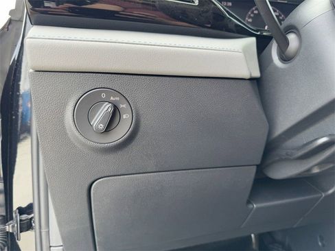 New 2024 Volkswagen Taos SE image 10