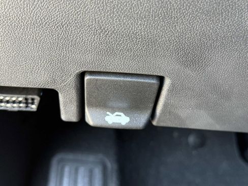 Used 2023 Chevrolet Equinox Premier image 46