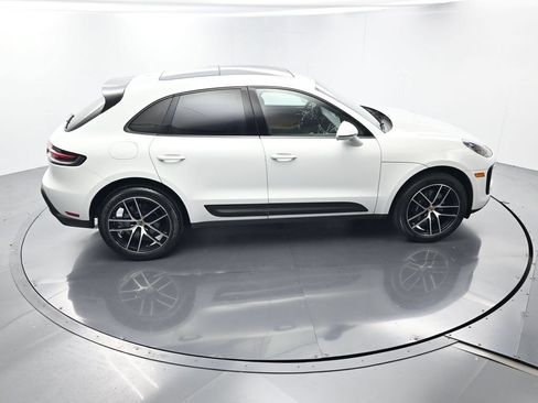 Certified 2025 Porsche Macan AWD/4WD image 41