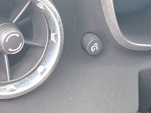 Used 2020 Chevrolet Camaro LT image 33