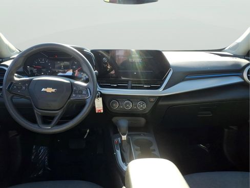Used 2024 Chevrolet Trax LS w/ LS Convenience Package FWD image 11
