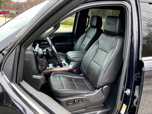 Used 2023 Chevrolet Silverado 1500 High Country w/ Z71 Off-Road Package AWD/4WD image 9