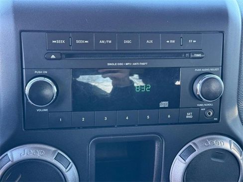 Used 2018 Jeep Wrangler Sport S image 18