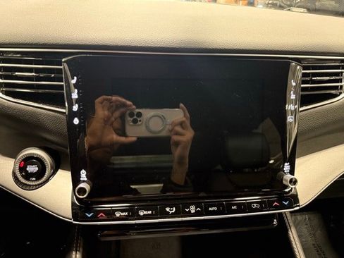 New 2025 Jeep Wagoneer Series III w/ Premium Group I image 16