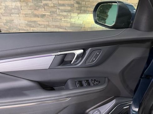 Used 2025 Buick Enclave Preferred AWD/4WD image 9