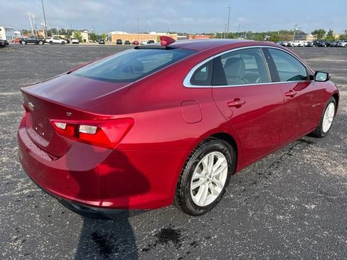 Used 2018 Chevrolet Malibu LT w/ Driver Confidence Package FWD image 4