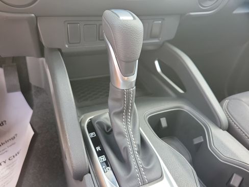 Used 2025 Nissan Frontier SV image 25