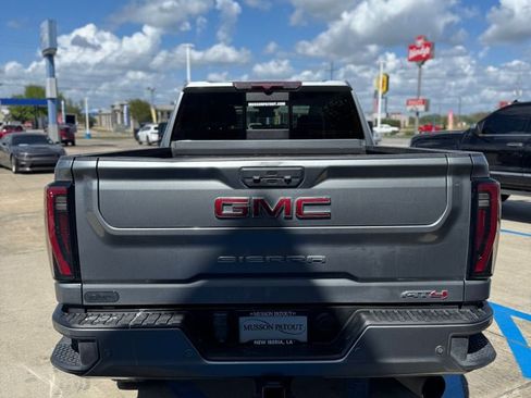Used 2024 GMC Sierra 2500 AT4 w/ AT4 Preferred Package AWD/4WD image 6