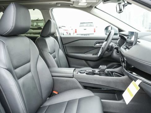 Used 2025 Nissan Rogue SL w/ Tech Package AWD/4WD image 19
