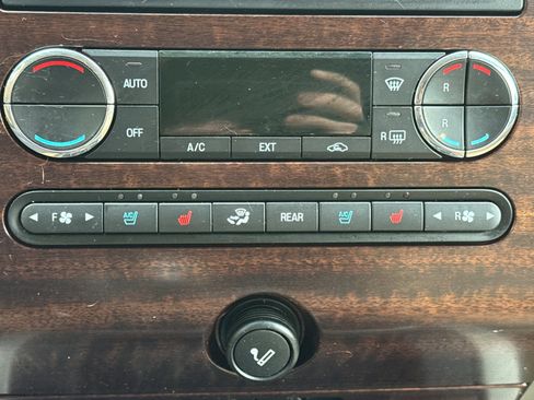 Used 2014 Ford Expedition EL XLT w/ Equipment Group 202A image 21