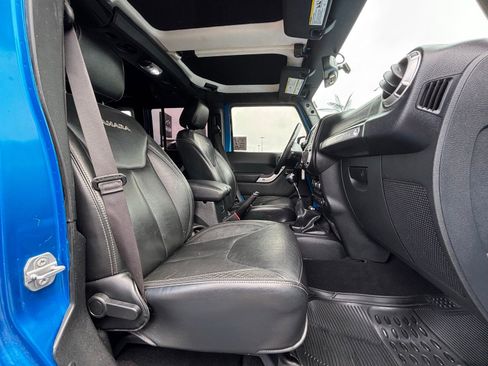 Used 2016 Jeep Wrangler Unlimited Sahara w/ Mopar Chrome Edition Group AWD/4WD image 19