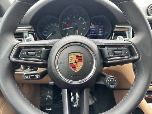 Certified 2025 Porsche Macan AWD/4WD image 26
