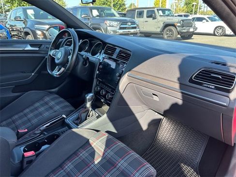 Used 2018 Volkswagen GTI SE image 33