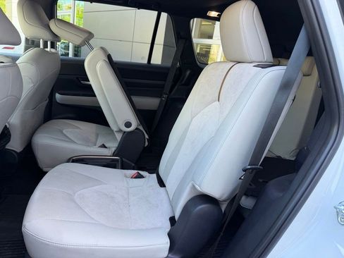Used 2025 Toyota Grand Highlander AWD Hybrid image 17