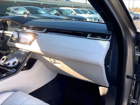Used 2022 Land Rover Range Rover Velar R-Dynamic HSE image 19