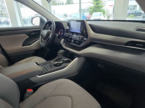 Used 2022 Toyota Highlander L image 47