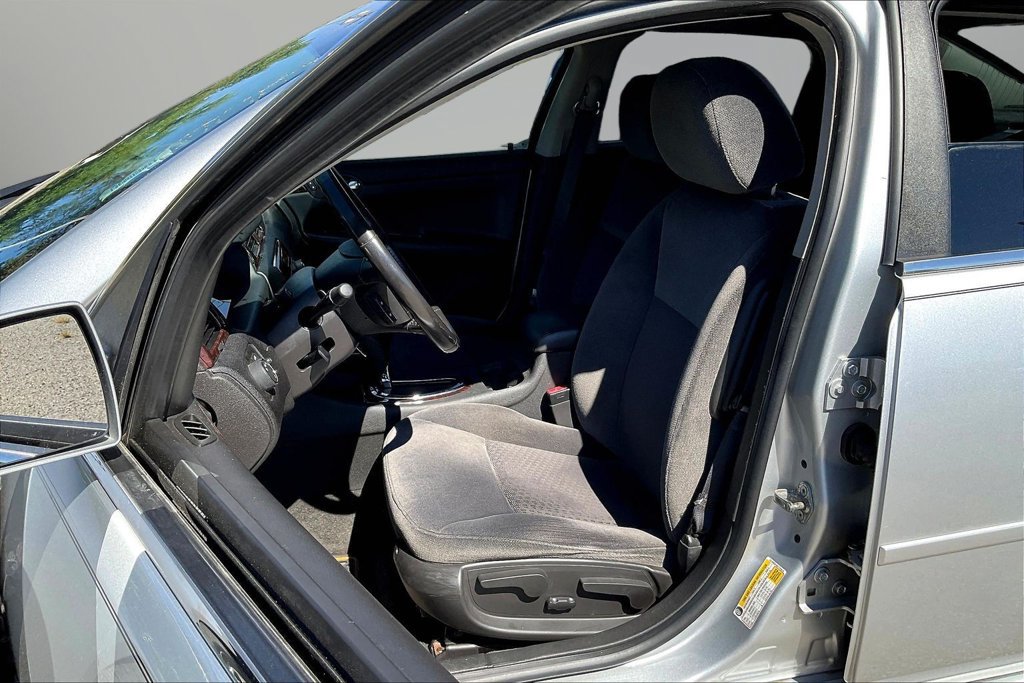 Used 2012 Chevrolet Impala LT FWD image 19