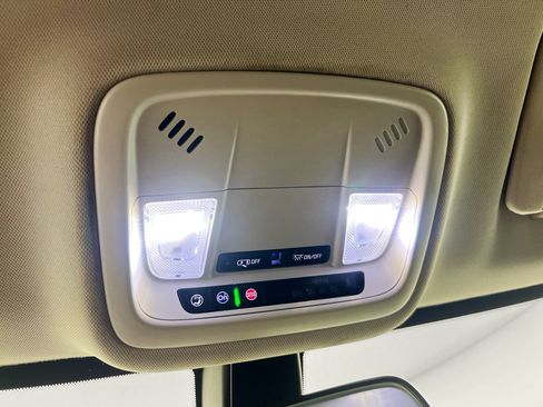 Used 2021 Chevrolet Traverse LS FWD image 22