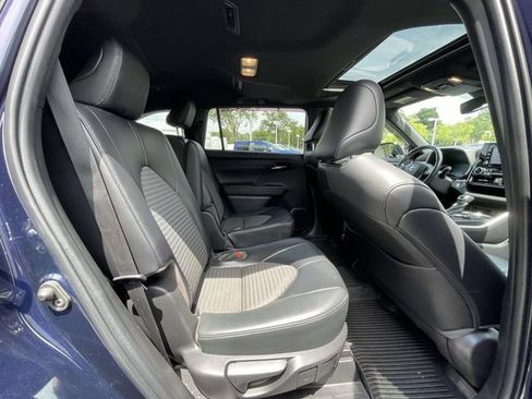 Used 2022 Toyota Highlander XSE AWD/4WD image 30