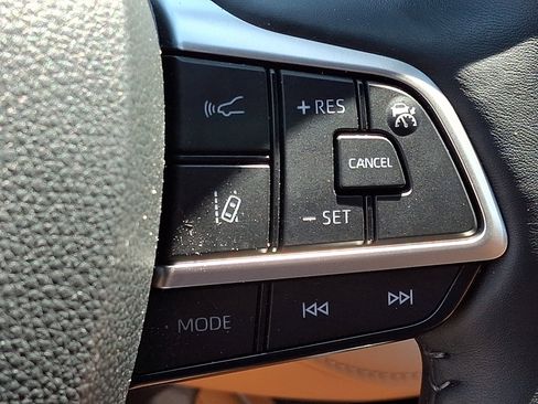 Used 2024 Toyota Highlander Platinum AWD/4WD image 25
