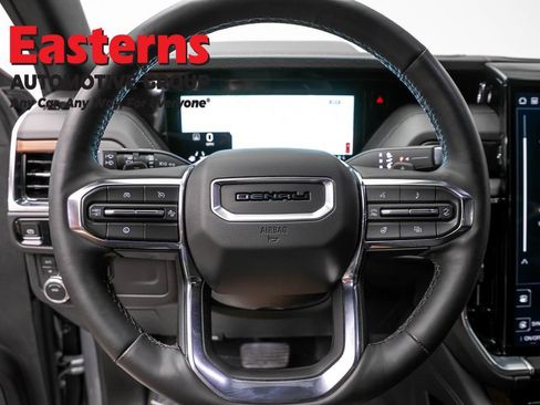 Used 2025 GMC Yukon Denali AWD/4WD image 10