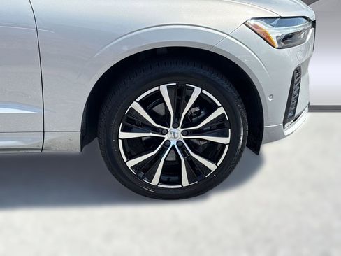 Used 2023 Volvo XC60 B5 Ultimate w/ Climate Package image 12