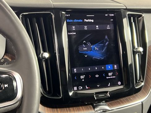Certified 2023 Volvo XC60 B5 Plus image 17