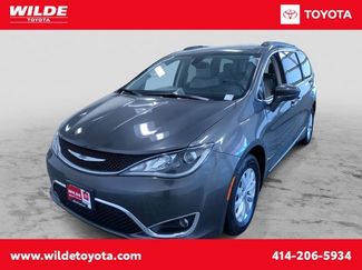 Used 2017 Chrysler Pacifica Touring-L FWD video 1