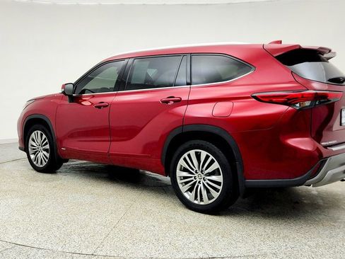 Used 2023 Toyota Highlander Platinum image 7