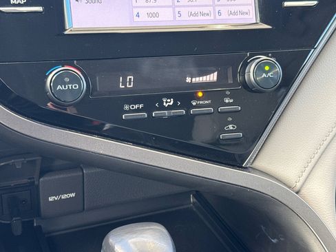 Used 2019 Toyota Camry SE FWD image 25