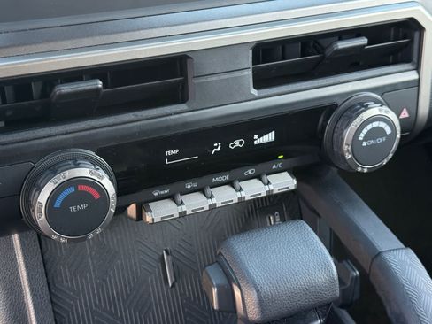 Used 2025 Toyota 4Runner SR5 AWD/4WD image 23