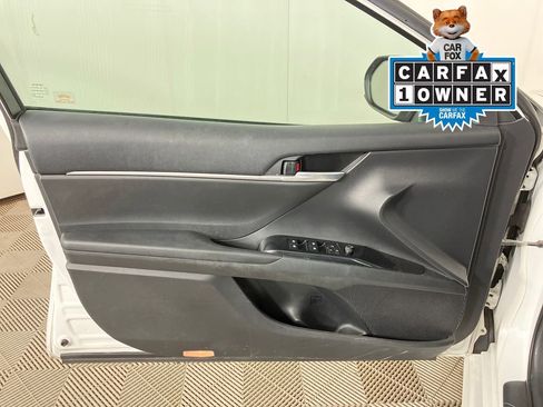 Used 2018 Toyota Camry LE image 24