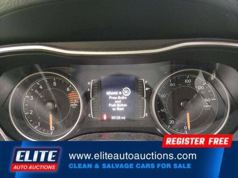 Used 2019 Jeep Cherokee Latitude Plus w/ Comfort/Convenience Group AWD/4WD image 13
