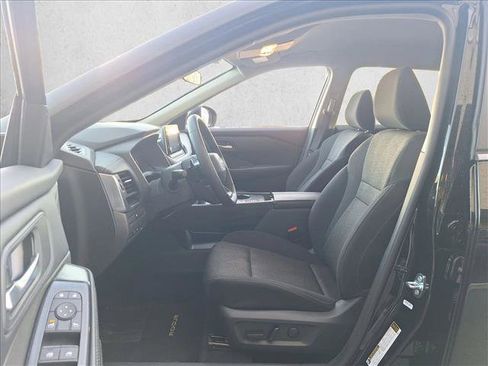 Used 2025 Nissan Rogue SV image 10