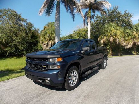 Used 2020 Chevrolet Silverado 1500 Custom w/ Custom Value Package RWD image 2