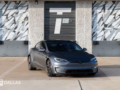 Used 2022 Tesla Model S Plaid image 1
