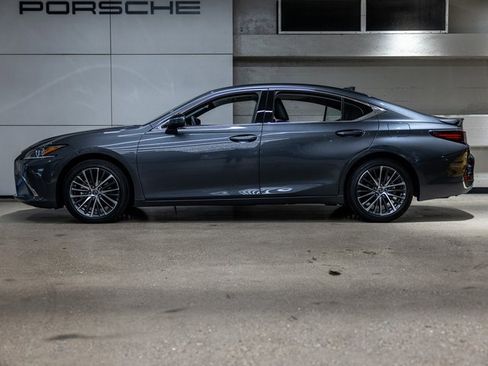 Used 2025 Lexus ES 300h w/ Premium Package image 2