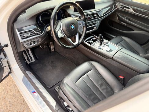 Used 2018 BMW 740i image 15