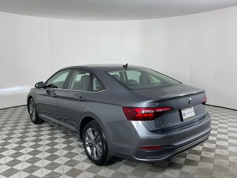 Used 2024 Volkswagen Jetta SE image 7