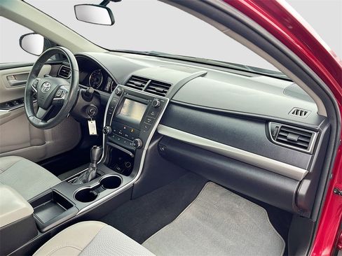 Used 2017 Toyota Camry SE image 26