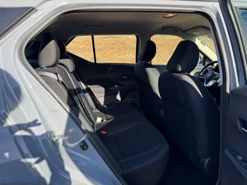 Used 2023 Nissan Kicks SV image 10