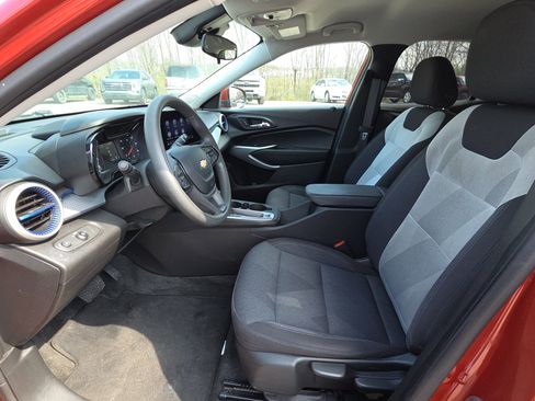 Used 2024 Chevrolet Trax LS w/ LS Convenience Package image 15