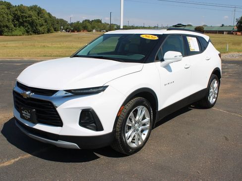 Used 2020 Chevrolet Blazer LT w/ Sound & Technology Package FWD image 4