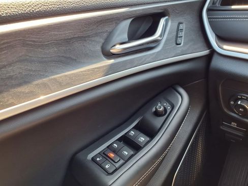 New 2026 Jeep Grand Cherokee L Limited AWD/4WD image 17