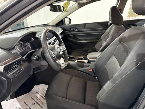 Used 2024 Nissan Altima 2.5 SV FWD image 17