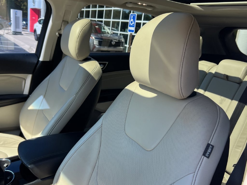 Used 2018 Ford Edge Titanium w/ Equipment Group 302A FWD image 11
