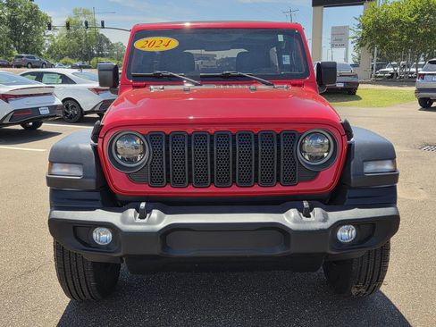 Used 2024 Jeep Wrangler Unlimited Sport AWD/4WD image 2