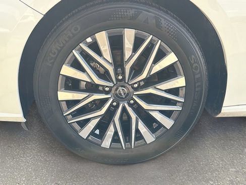 Used 2025 Nissan Altima 2.5 SV FWD image 39
