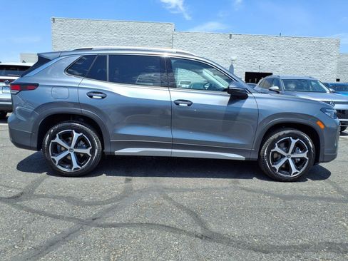 New 2025 Volkswagen Tiguan SE image 8