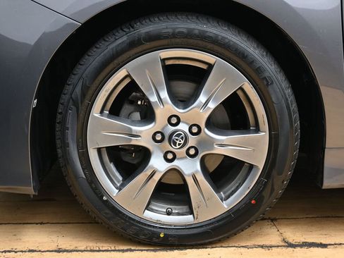 Used 2018 Toyota Sienna SE FWD image 11